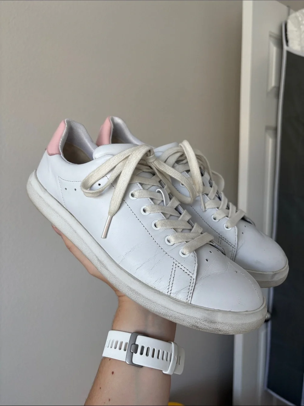 Tory Burch Howell Court sneakers in the titanium white and petunia pink SZ 9